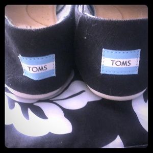 Tom’s Black canvas